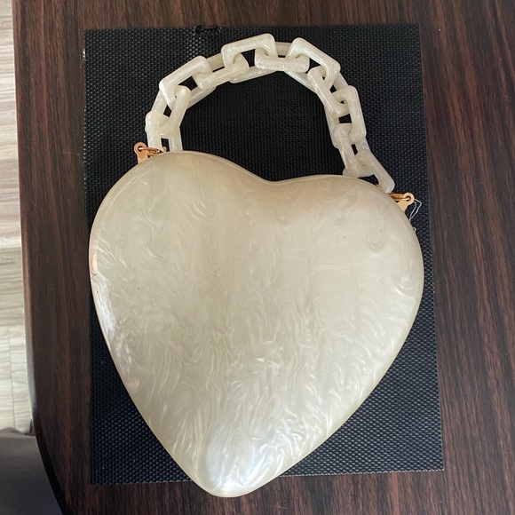 Pearlescent Heart-Shaped Purse - Cream - Picture 7 of 8
